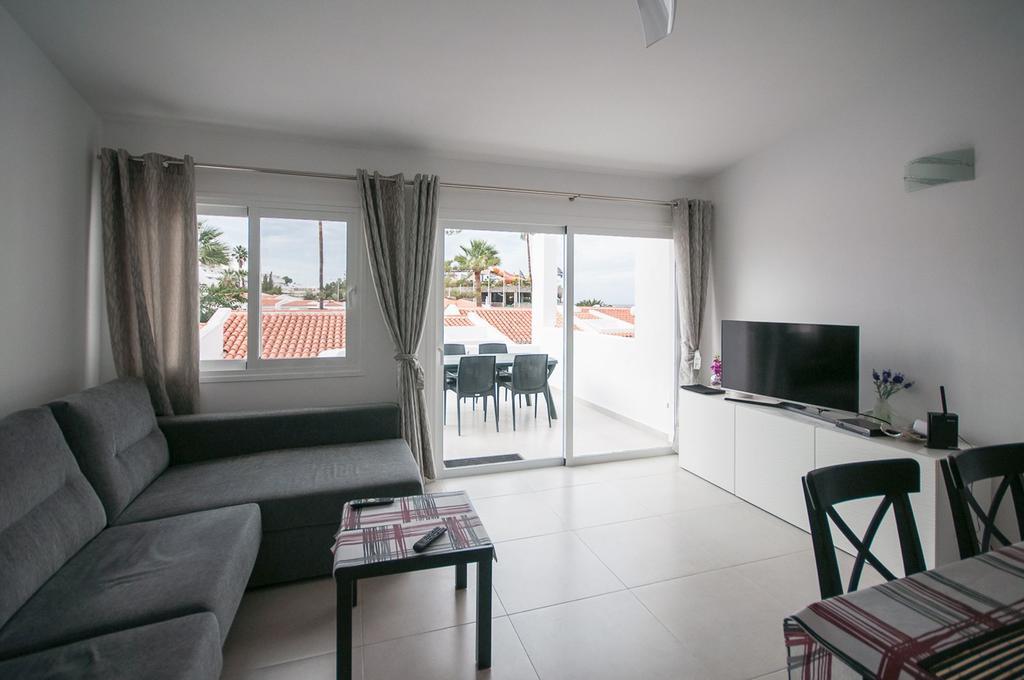 Apartment Eden Island Village 아데제 외부 사진