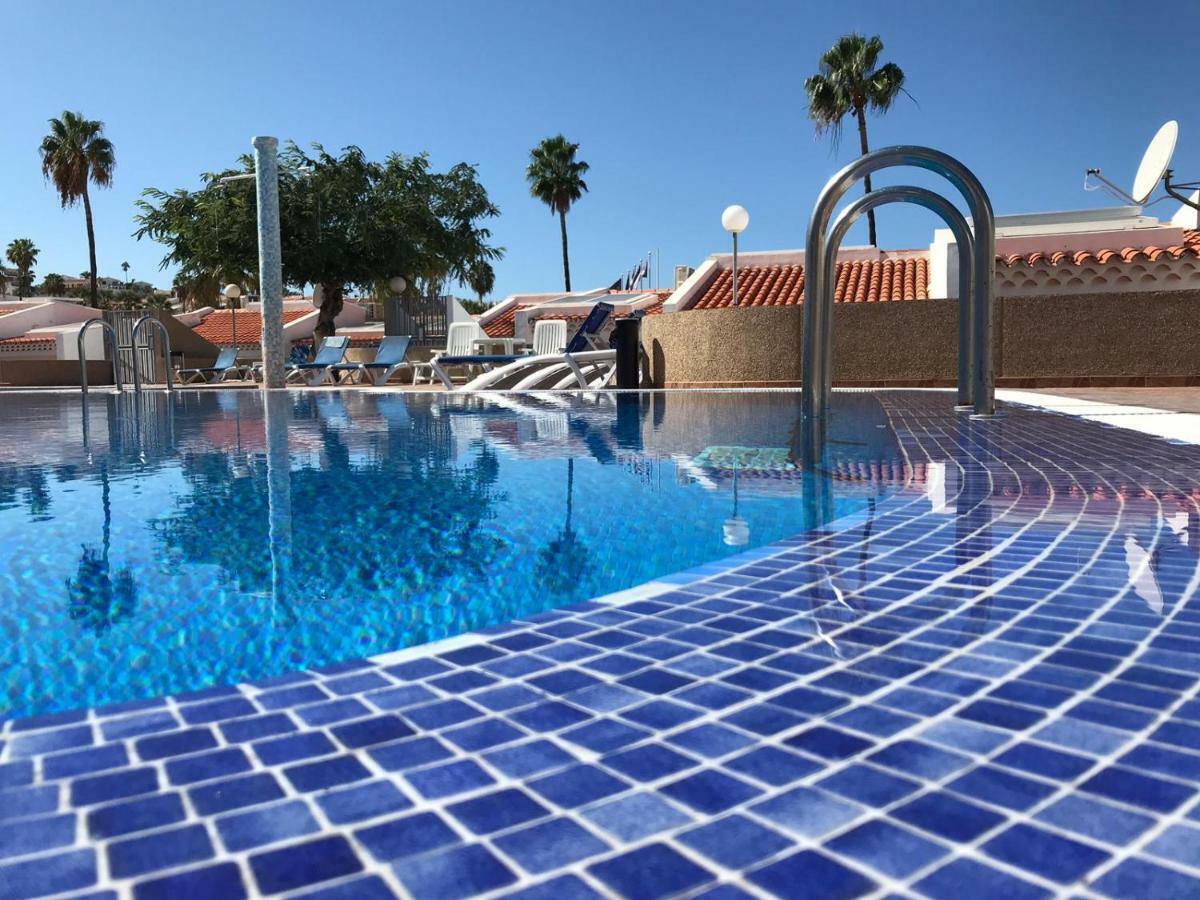 Apartment Eden Island Village 아데제 외부 사진
